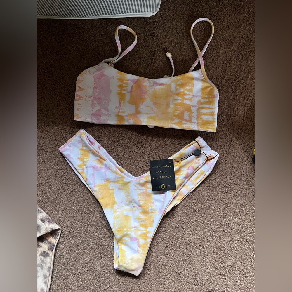 NWT skatie bikini